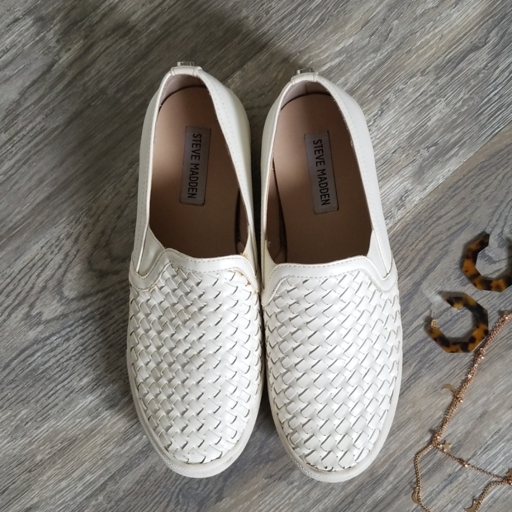 STEVE MADDEN Slip On White Woven Shoes